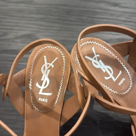 Saint Laurent Nude Patent Leather Heels - Picture 2 of 7